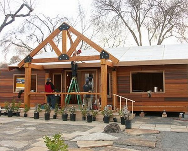 Sing Square Log Home with Sing Post and Beam