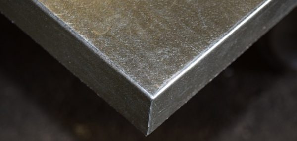 Metal doors with closed edges